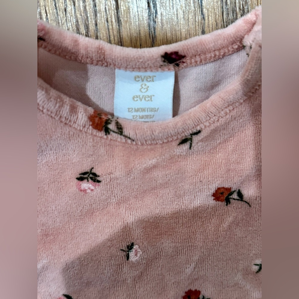 Textured Floral Onesie (12m) - Picture 2 of 5